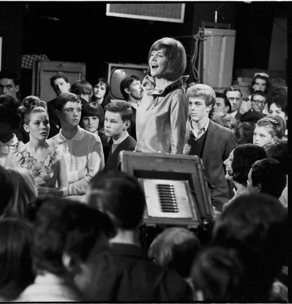 Cilla Black performs on Ready Steady Go! :1964