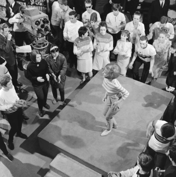 Lulu performing on Ready, Steady, Go in 1964