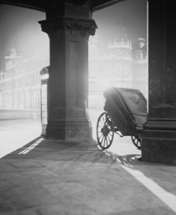 Telephone box on Holborn Viaduct; 1930-1939